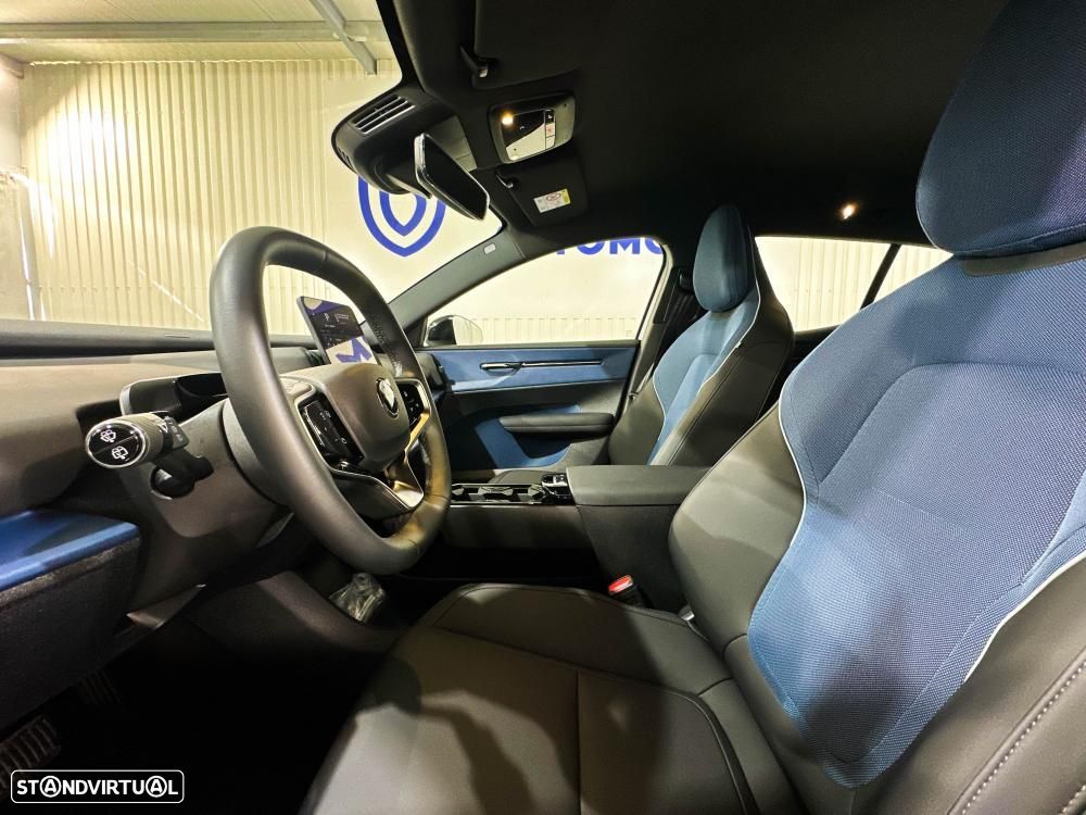 Volvo EX30 Single Motor Extended Range RWD Plus - 9