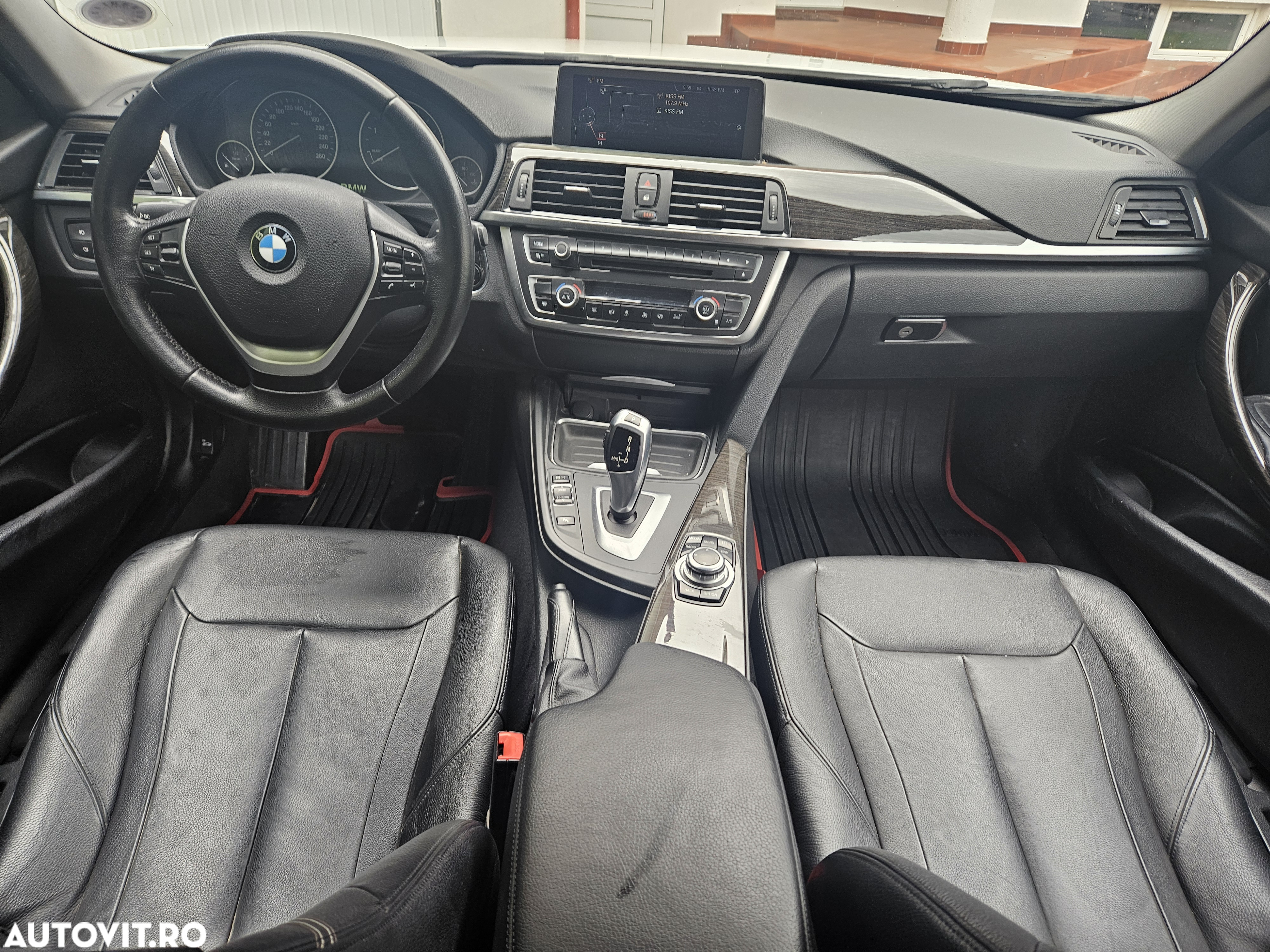 BMW Seria 3 320d xDrive DPF Touring Aut. - 8