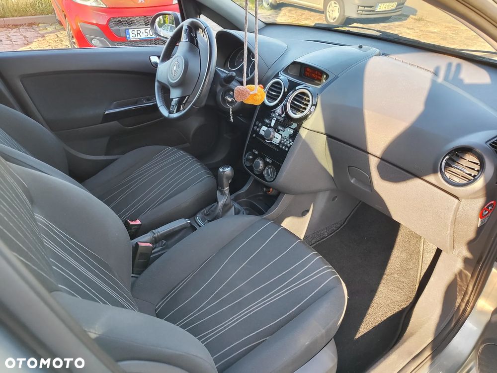 Opel Corsa 1.4 16V Energy - 10