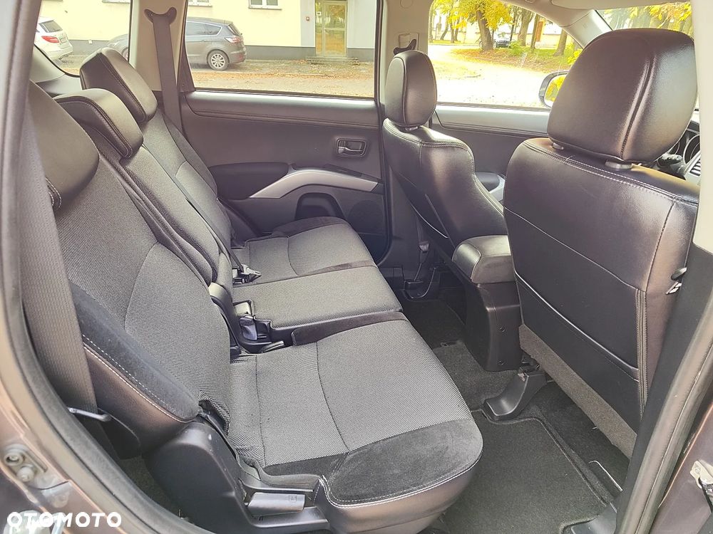 Mitsubishi Outlander 2.0 Intense + NAVI 2WD EU5 - 11