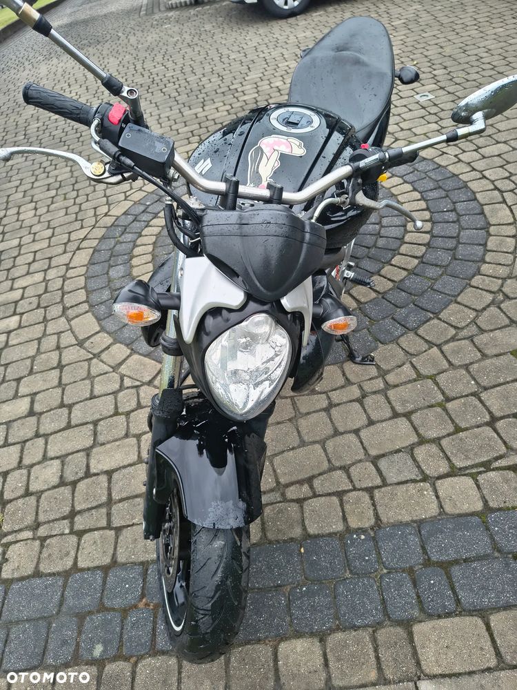 Suzuki Gladius - 2