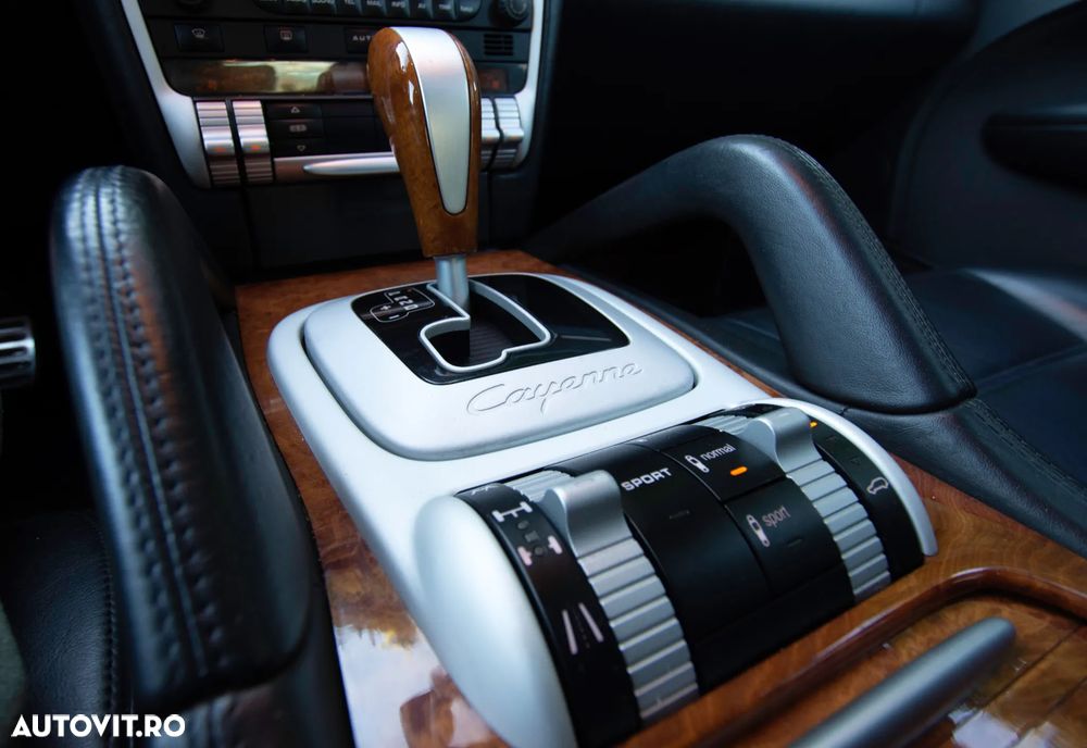 Porsche Cayenne - 4