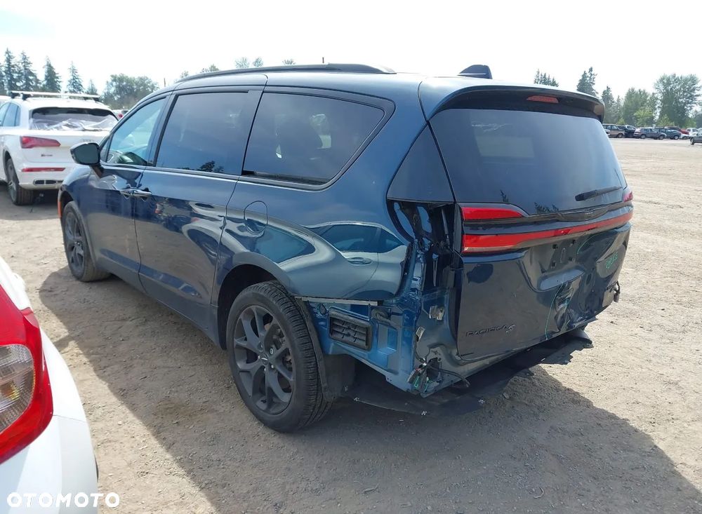 Chrysler Pacifica - 4