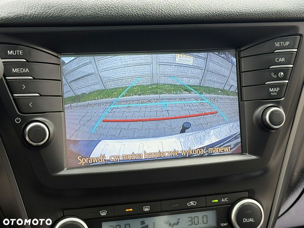 Toyota Avensis 1.8 Premium - 8