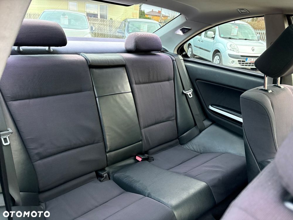 BMW Seria 3 323i - 33