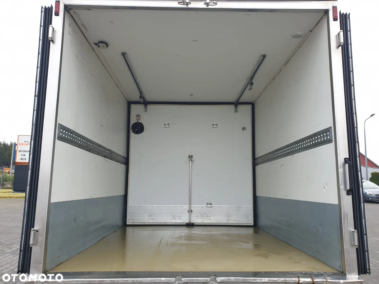 Iveco DAILY 60C15 CHŁODNIA+WINDA+DRZWI BOCZNE I TYLNE MROŹNIA IZOTERMA - 9