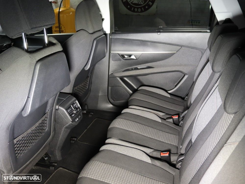 Peugeot 5008 PureTech 130 EAT6 Allure - 13