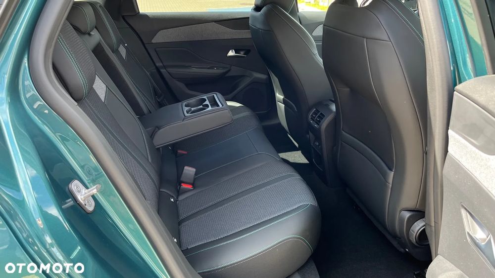 Peugeot 308 1.2 mHEV Allure S&S e-DCS6 - 11
