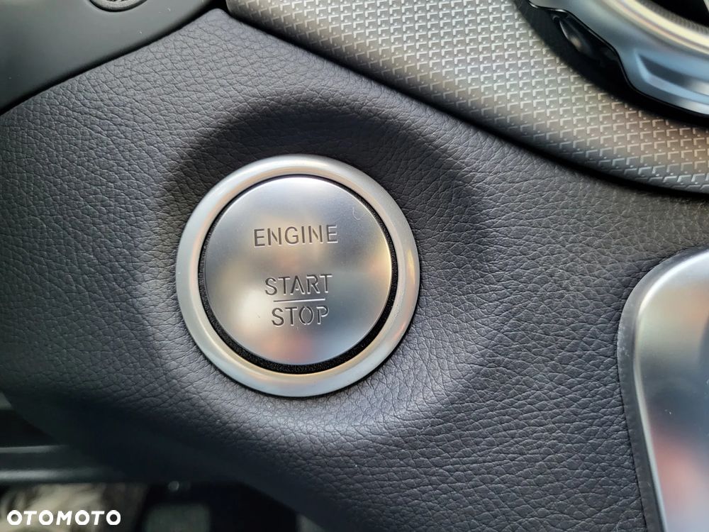 Mercedes-Benz GLA 180 Urban - 22