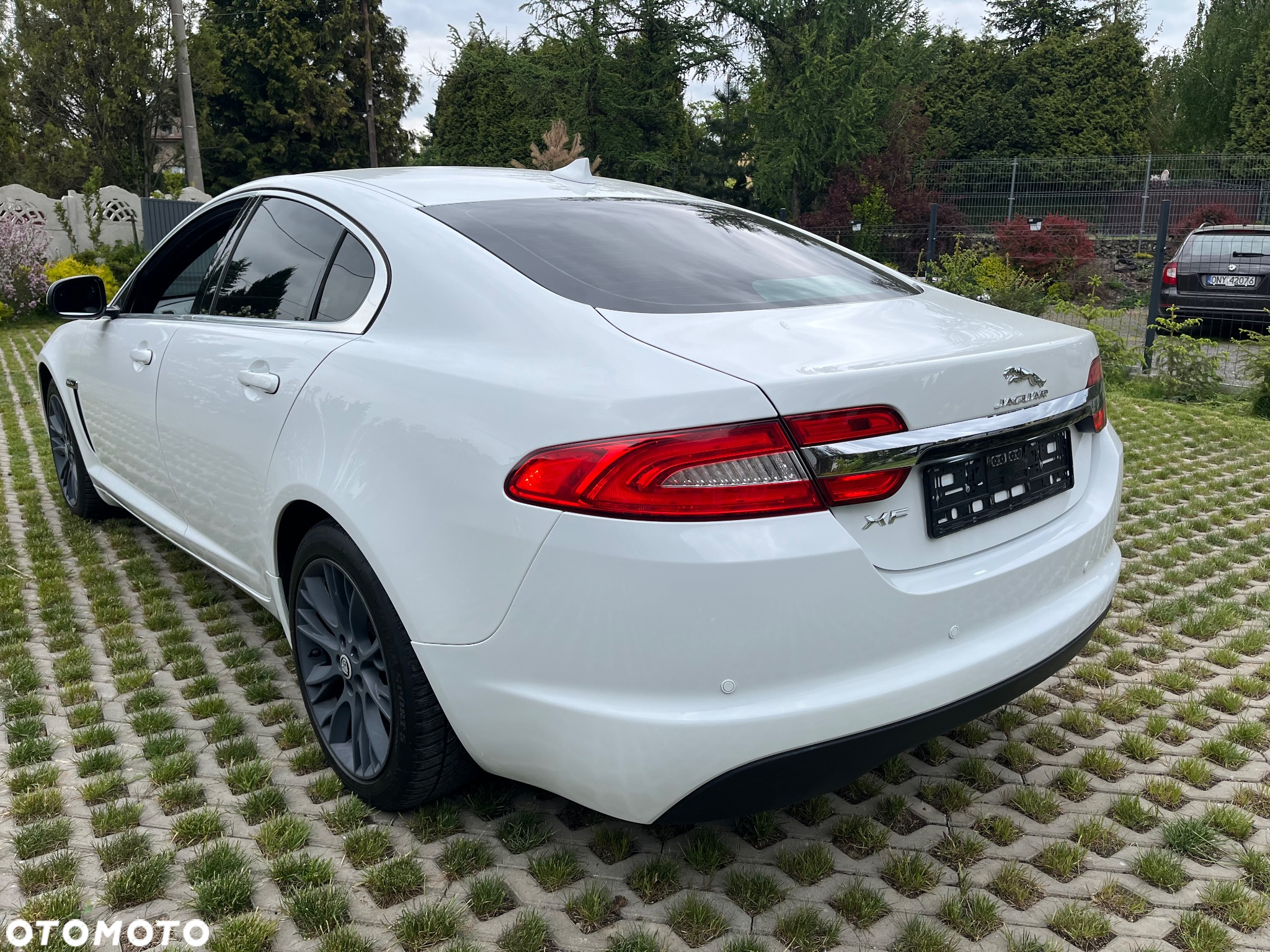 Jaguar XF - 12
