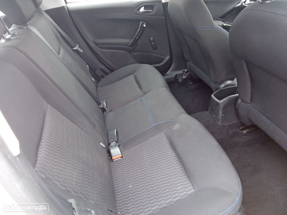 Peugeot 208 1.5 BlueHDi Active — fotografia 15
