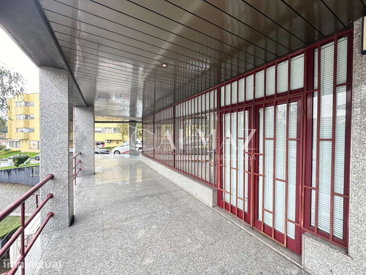 Loja com 48 m2 em Candoso São Tiago, Guimarães - Grande imagem: 2/11