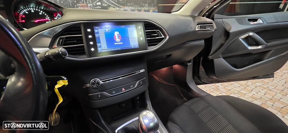 Peugeot 308 1.6 BlueHDi Allure J17 - 22