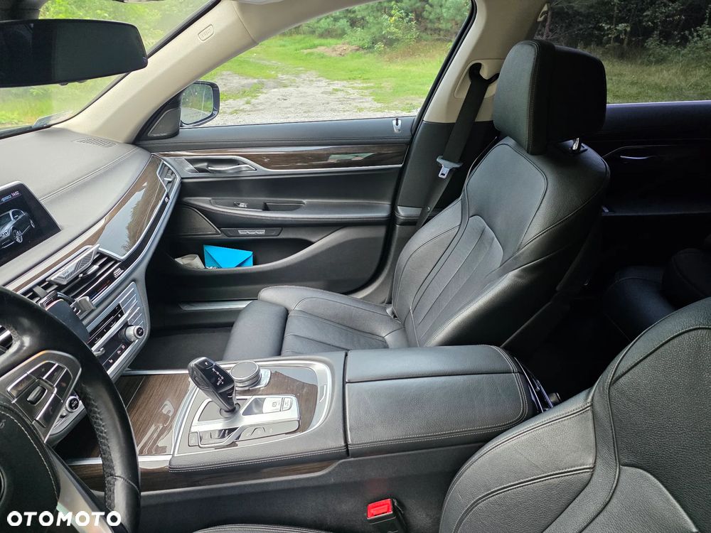 BMW Seria 7 740Li - 21