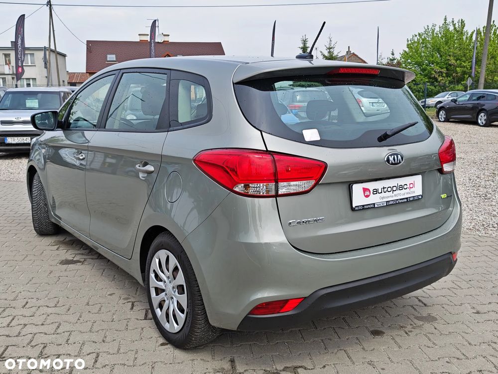 Kia Carens - 5