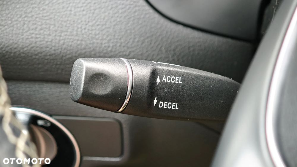 Mercedes-Benz GLA - 32