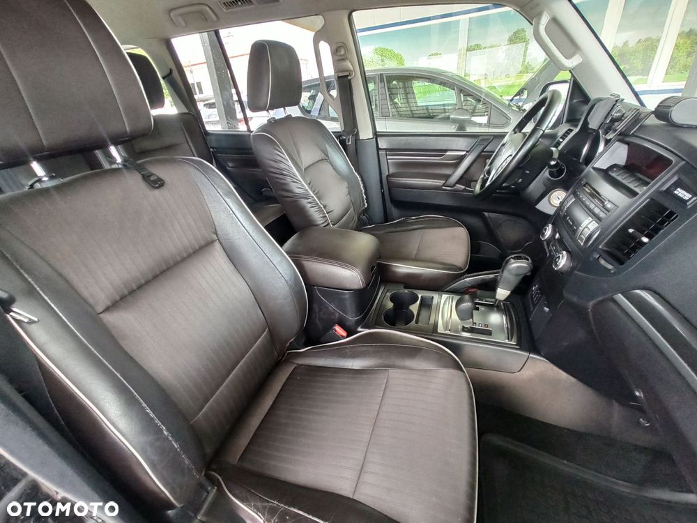 Mitsubishi Pajero - 13