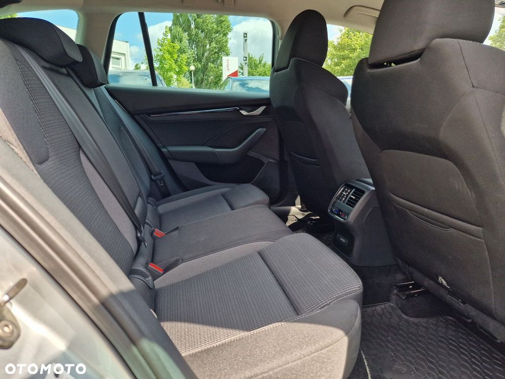Skoda Octavia 1.5 TSI mHEV Selection DSG - 16
