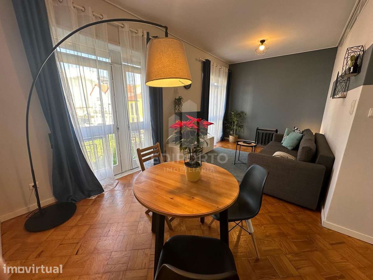 Apartamento T2 mobilado junto ao metro do Jardim do Morro Disponível 1 - Grande imagem: 4/13