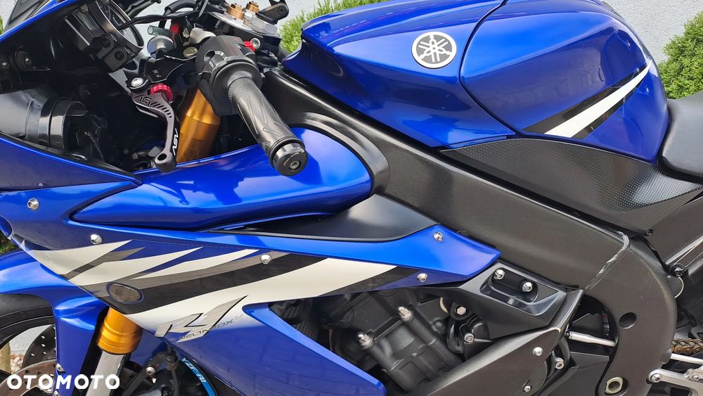 Yamaha R1 - 35