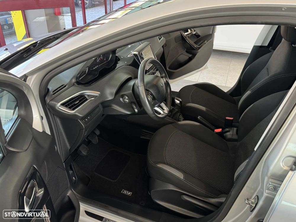 Peugeot 208 1.2 PureTech Style - 8