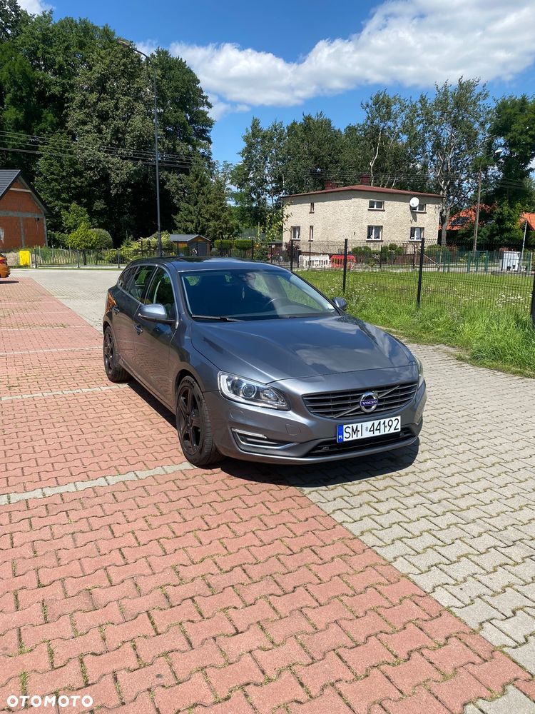 Volvo V60 D4 Drive-E Dynamic Edition (Momentum) - 1