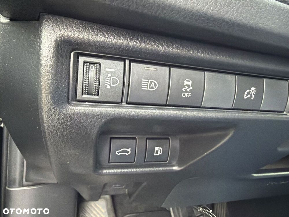 Toyota Camry - 23