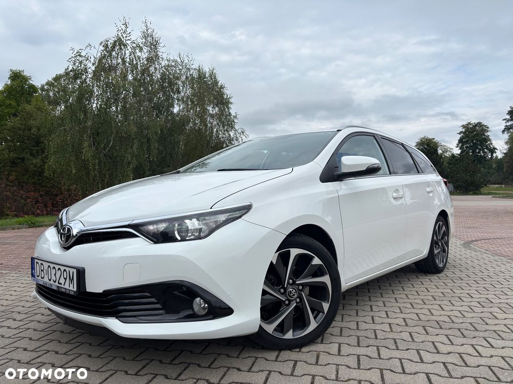 Toyota Auris 1.6 D-4D Comfort - 1