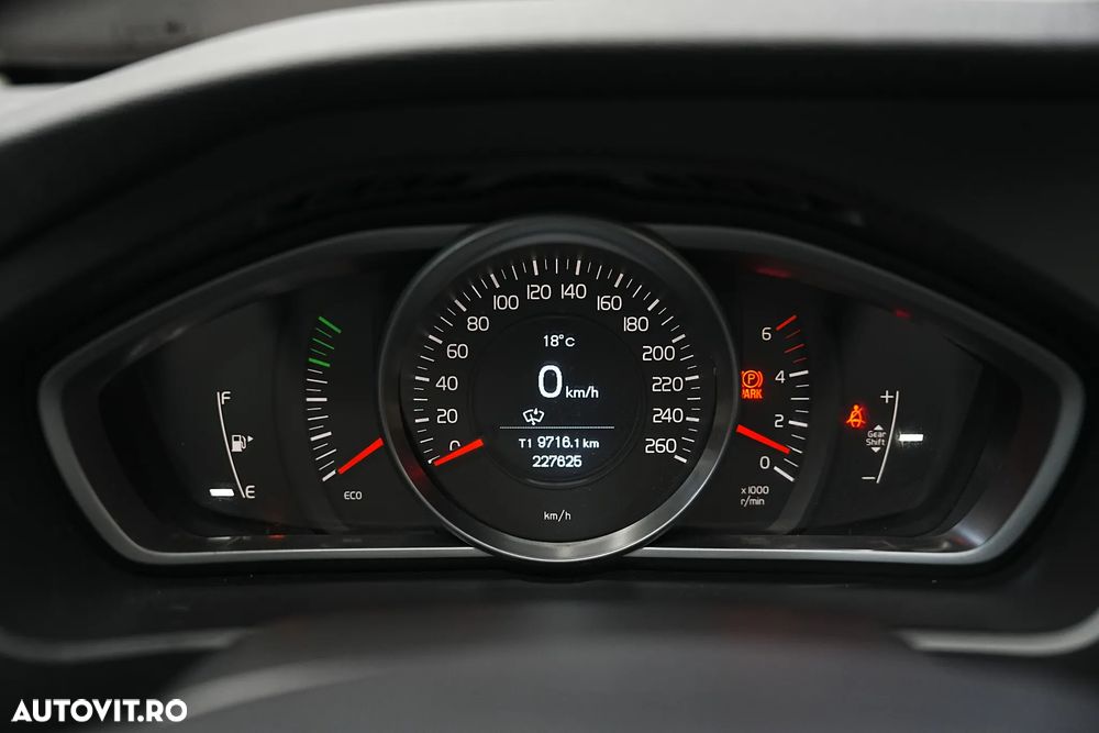 Volvo V40 D2 ECO Basic - 33