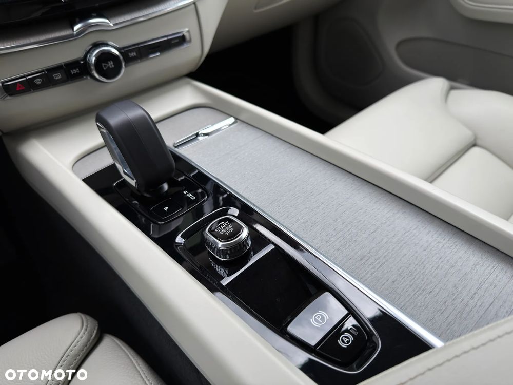 Volvo XC 60 B4 D AWD Inscription - 19