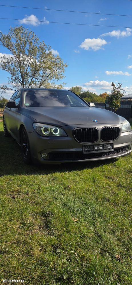 BMW Seria 7 750i - 1