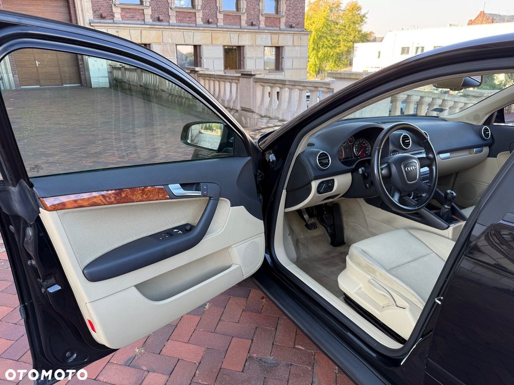 Audi A3 1.6 Ambiente - 37
