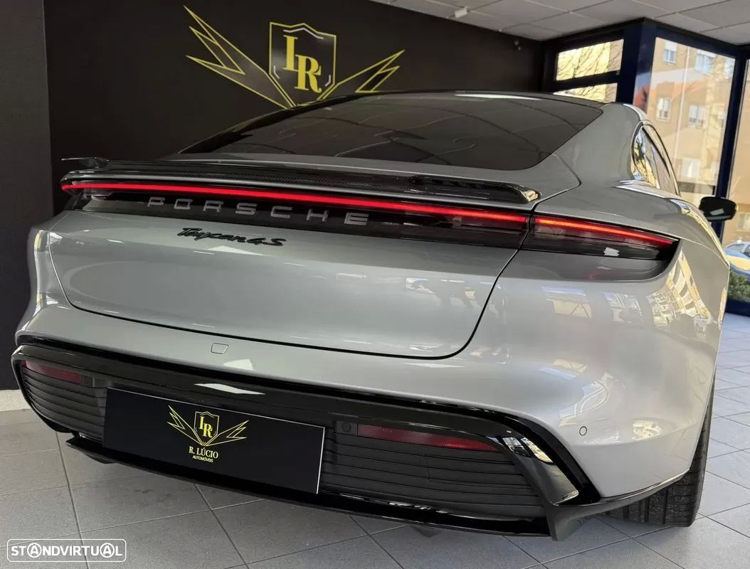 Porsche Taycan 4S - 25
