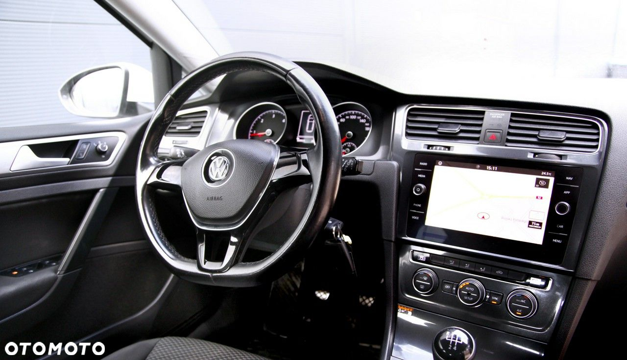 Volkswagen Golf - 11