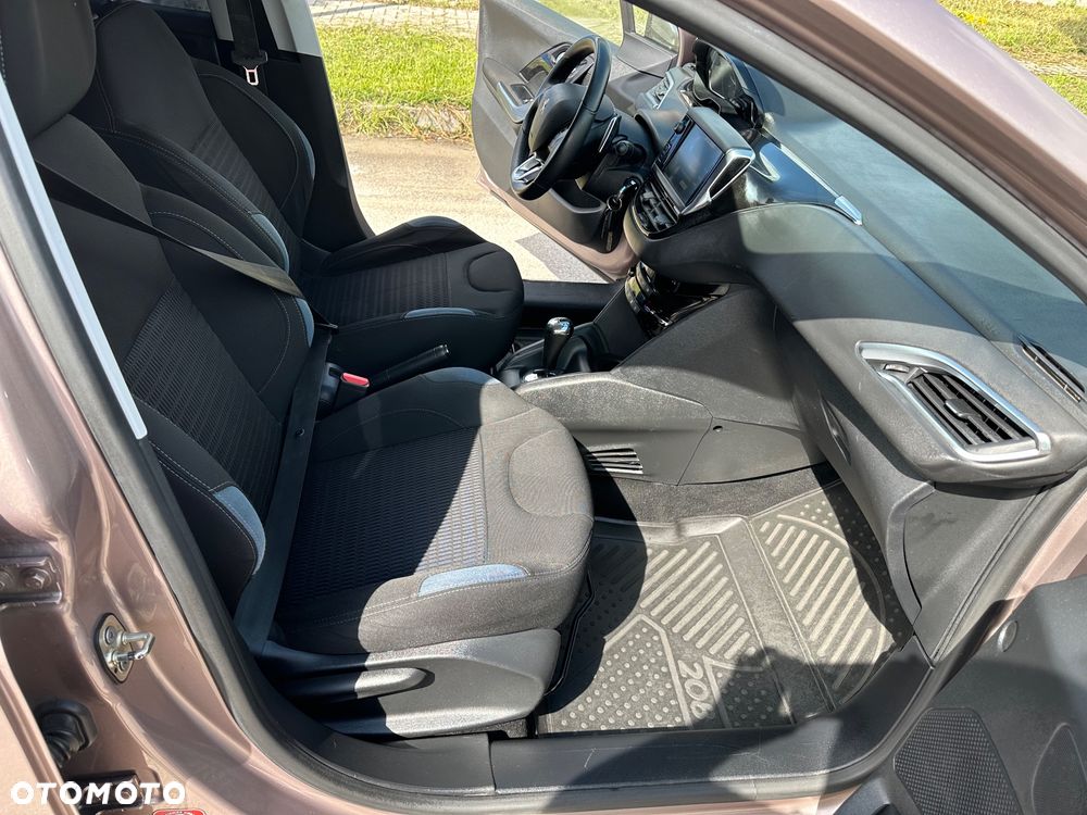 Peugeot 208 e-HDi FAP 92 EGS6 Stop&Start Allure - 13