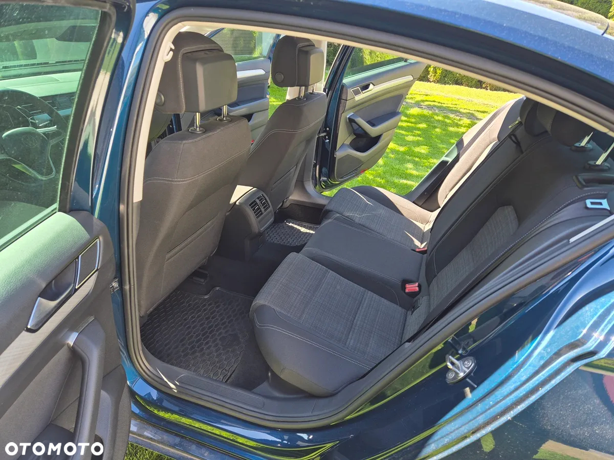 Volkswagen Passat - 12