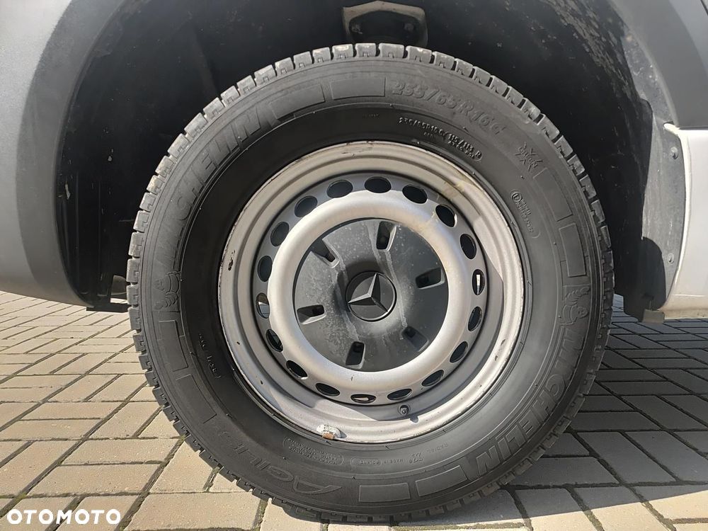 Mercedes-Benz Sprinter - 13