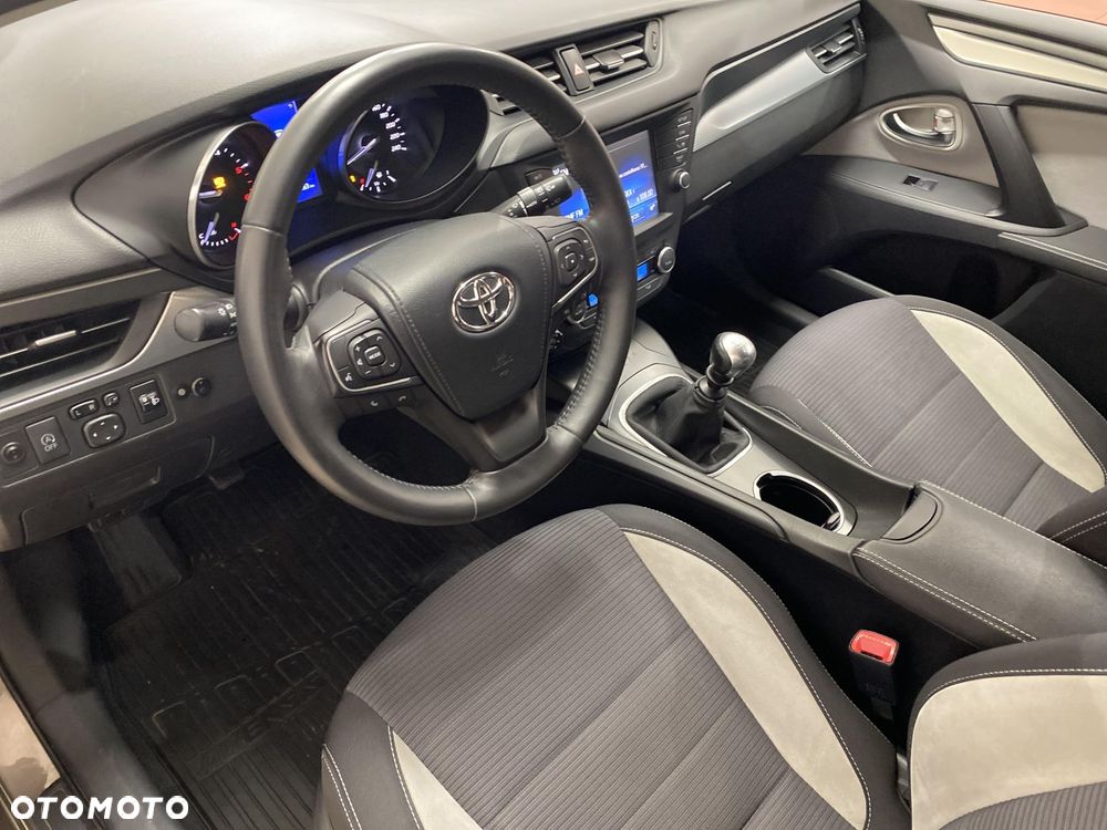 Toyota Avensis 2.0 D-4D Premium - 10