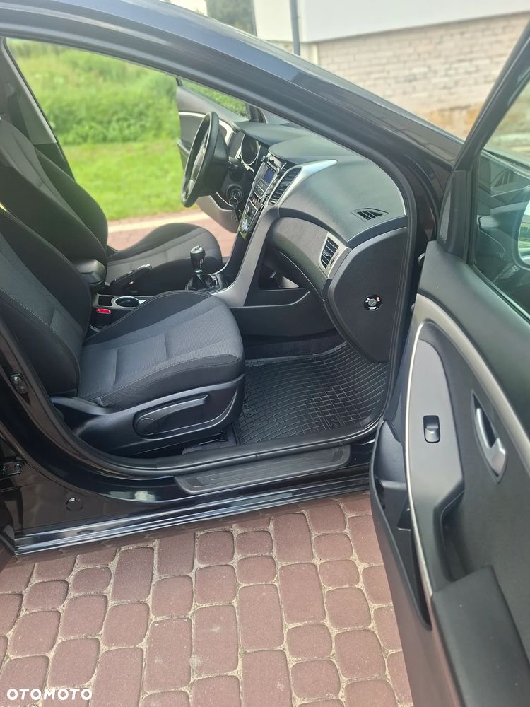 Hyundai i30 blue Kombi 1.6 GDi Trend - 9