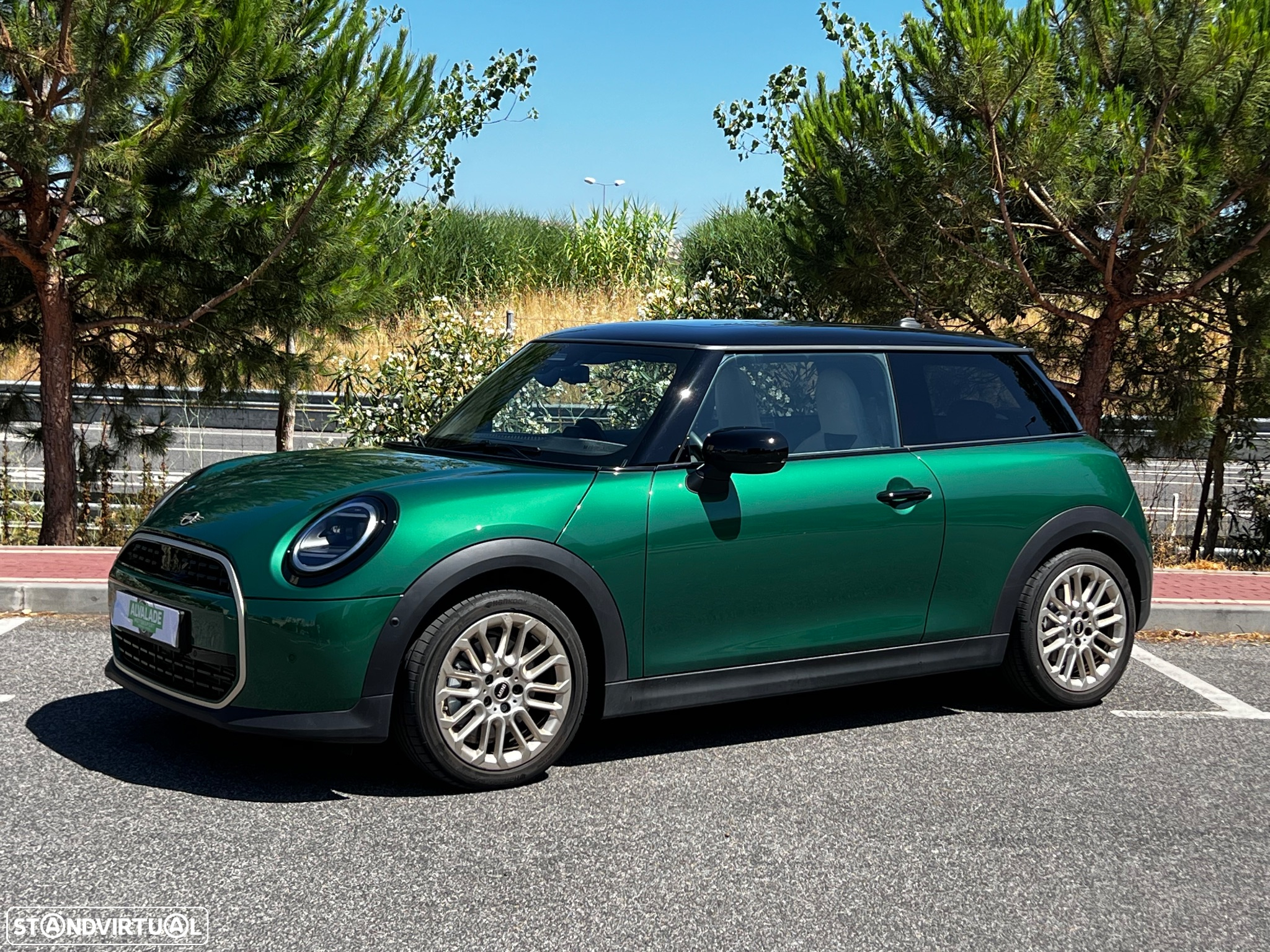 MINI 3 Portas Cooper C Favoured M - 2