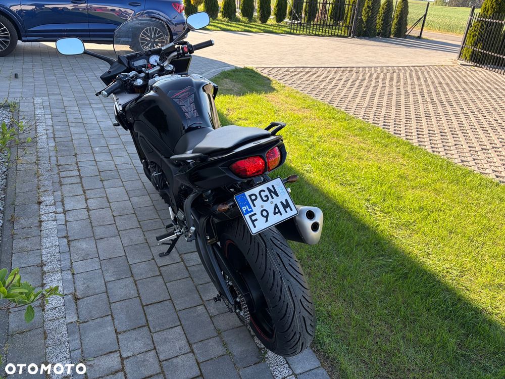 Yamaha FZ8 - 4