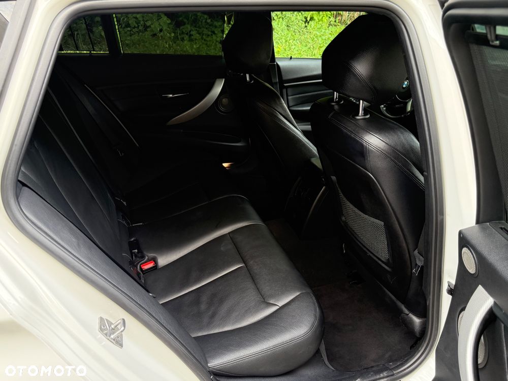 BMW Seria 3 328i xDrive - 14