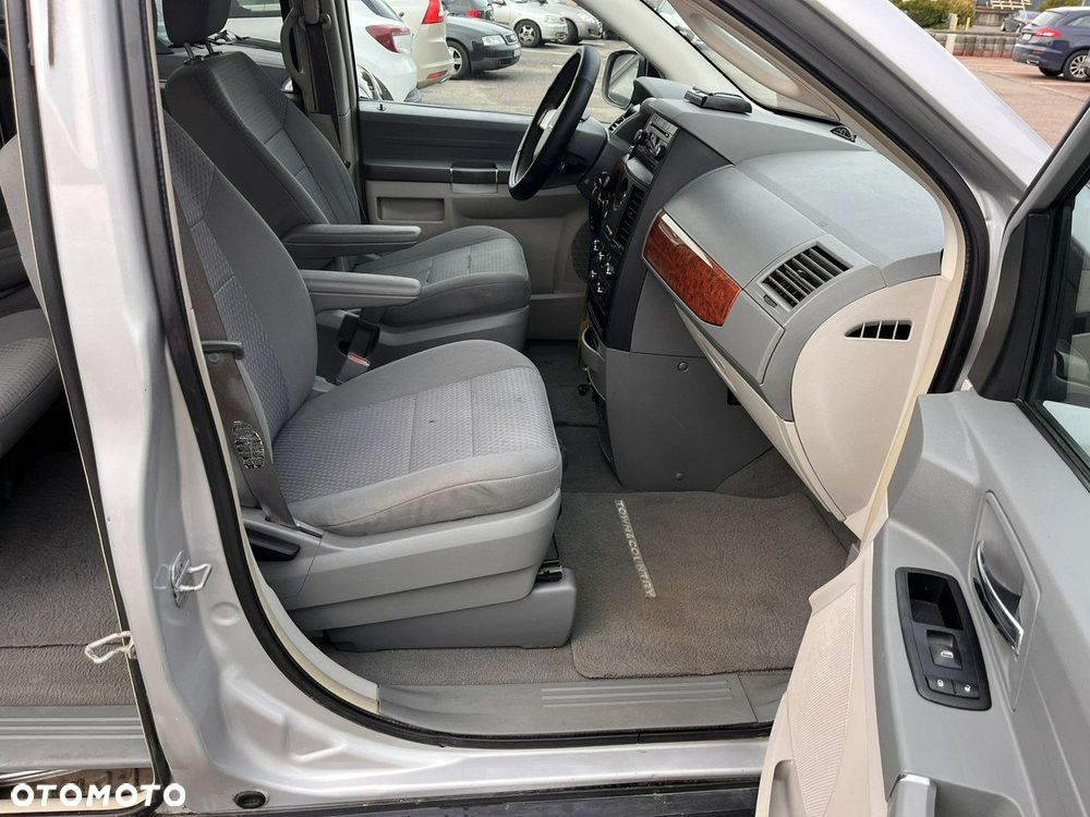 Chrysler Town & Country 3.3 LX - 12