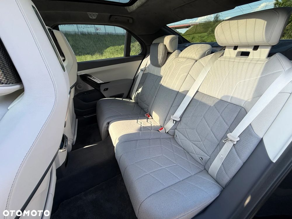 BMW Seria 7 M760e PHEV xDrive sport - 17