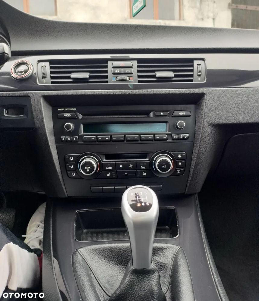 BMW Seria 3 318i - 9