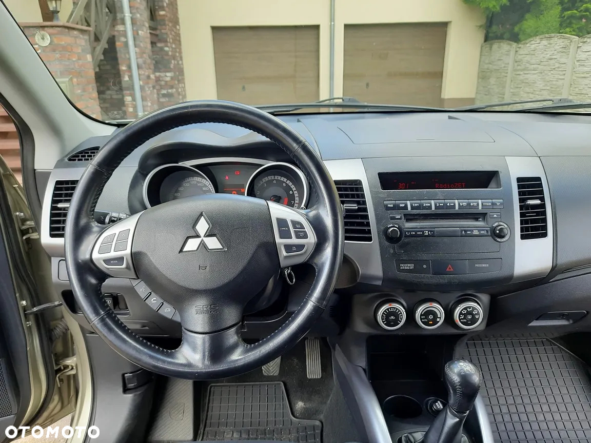 Mitsubishi Outlander - 17