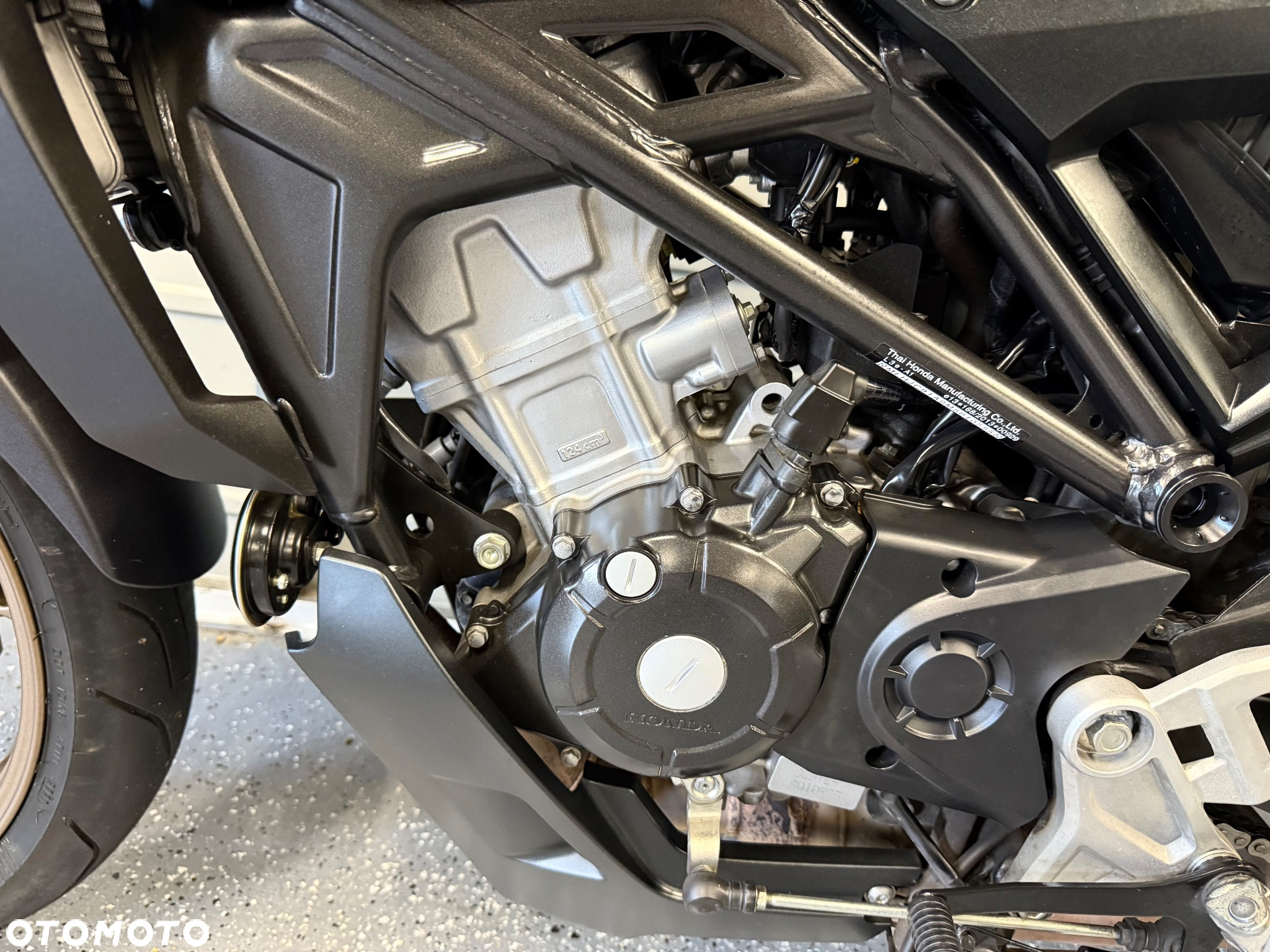 Honda CB - 12