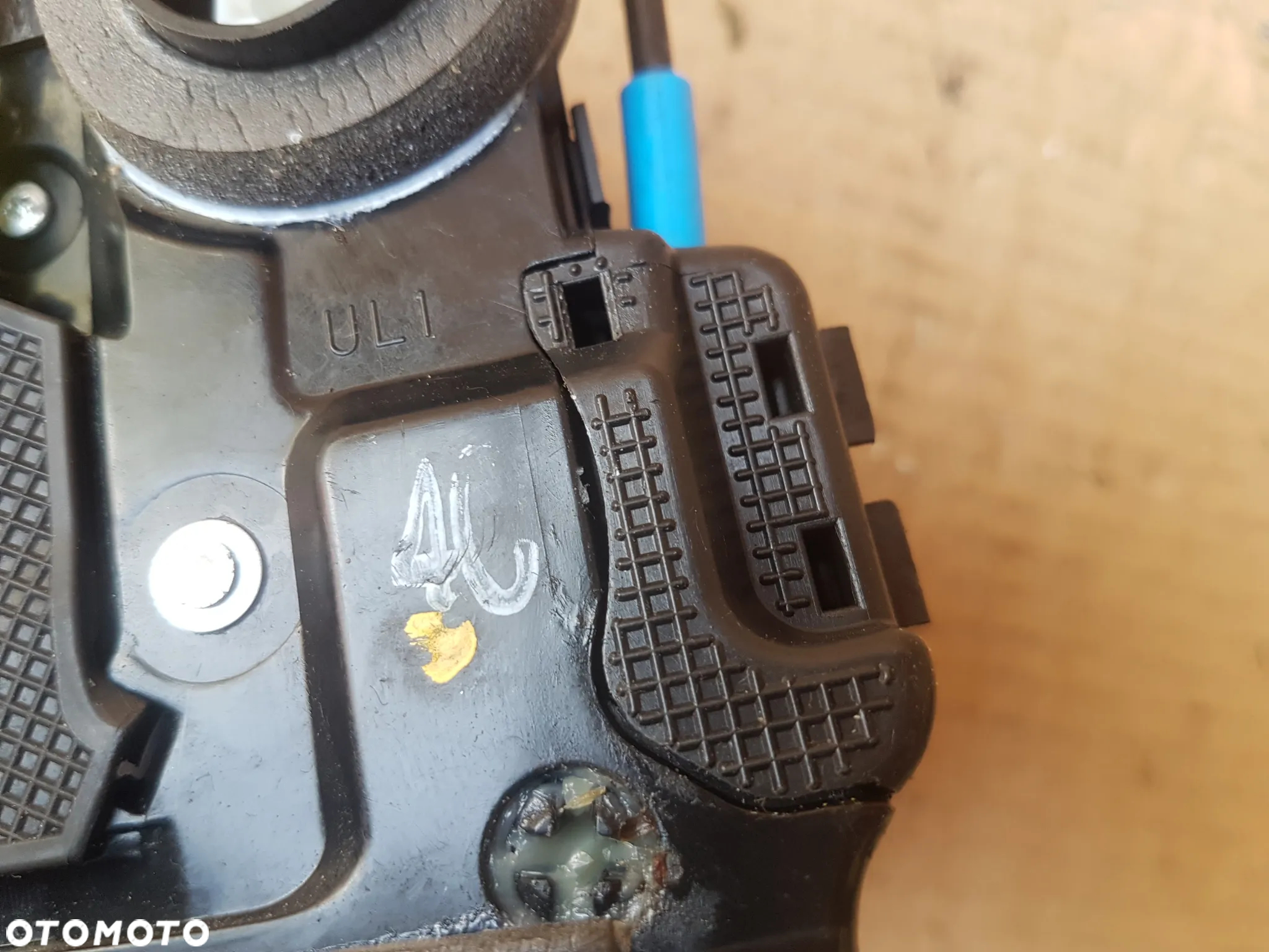 Toyota Auris II E18 zamek zamki drzwi europa  4 pin - 6