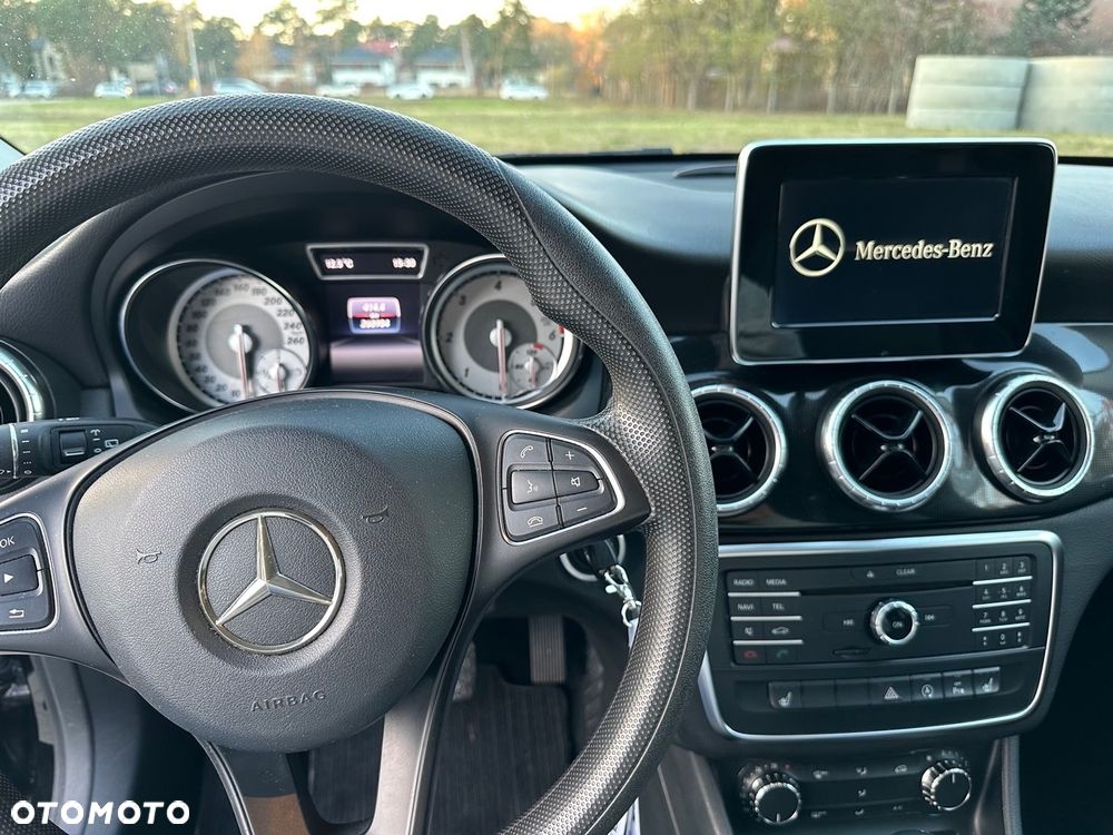 Mercedes-Benz CLA 200 d - 15