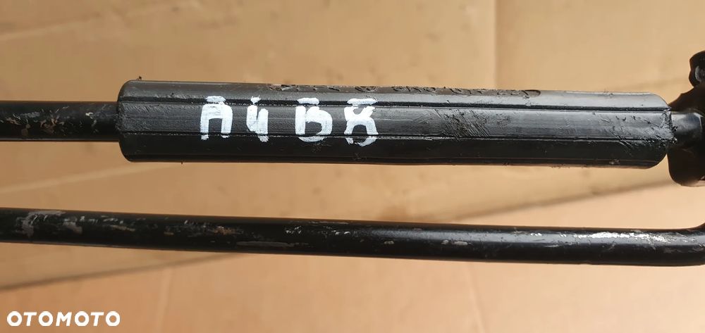 Lewarek podnośnik samochodowy Audi A4 B8 8K0011031C - 8